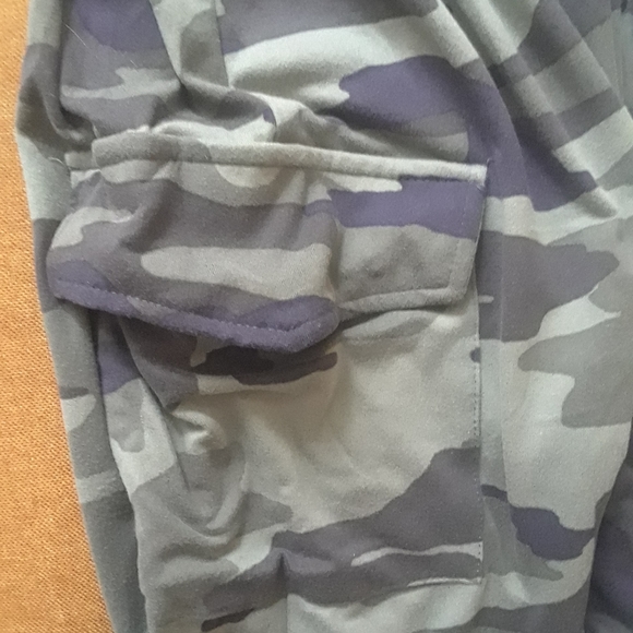 Womens Camouflage jumpet - Picture 2 of 4